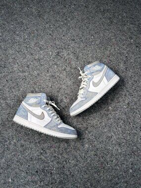 Jordan 1 Retro High-hyper Royal Smoke Grey Size 10